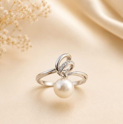 Elegant 18K Gold Diamond Pearl Ring with White Pearl, 2.730g